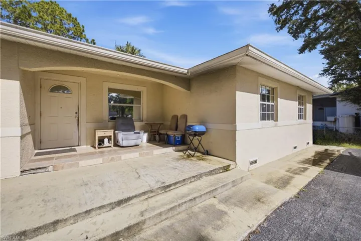231 14th St Ne, Naples, Florida 34120