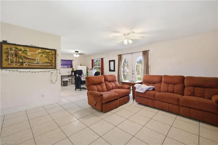 231 14th St Ne, Naples, Florida 34120