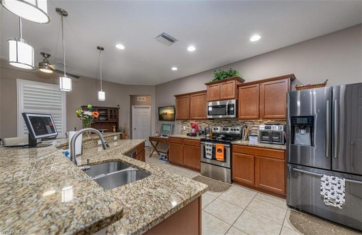 Large Open KitchenGranite Counters