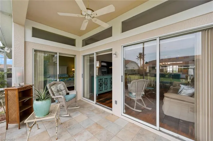 Sunroom / solarium with ceiling fan