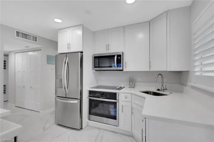 175 5th Ave S 4, Naples, Florida 34102
