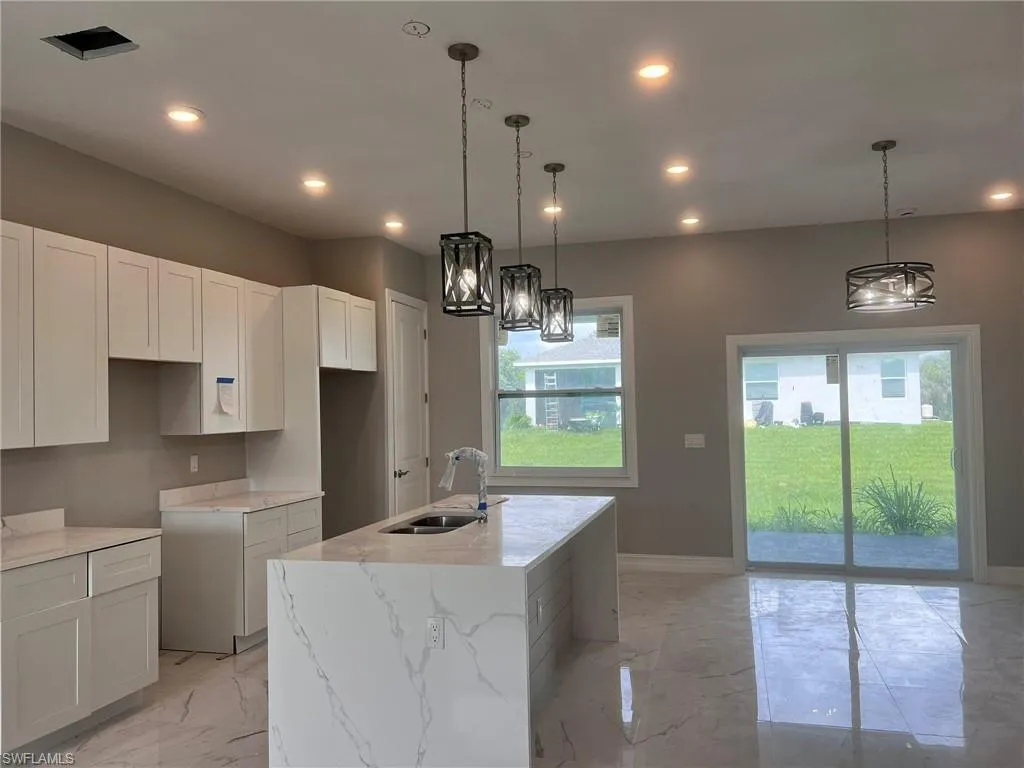6021 Lindbrook AVE, Fort Myers, FL 33905,2025000001