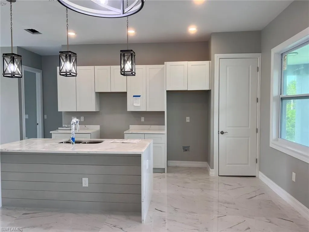 6021 Lindbrook AVE, Fort Myers, FL 33905,2025000001