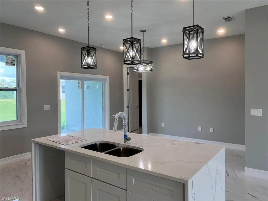 6021 Lindbrook AVE, Fort Myers, FL 33905,2025000001
