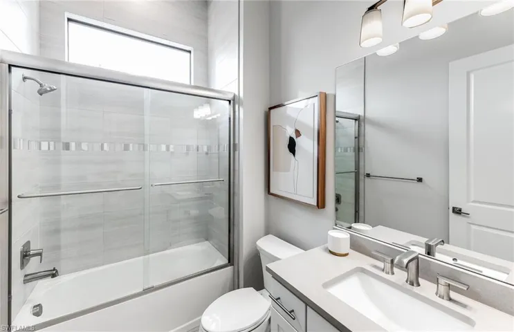 Interior photos are of a staged model home. Illustration purposes only. Options may vary.
