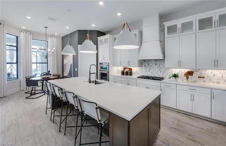 Interior photos are of a staged model home. Illustration purposes only. Options may vary.