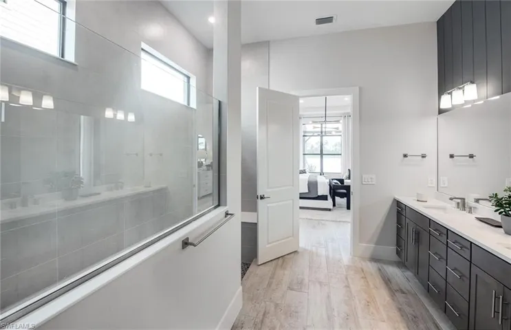 Interior photos are of a staged model home. Illustration purposes only. Options may vary.