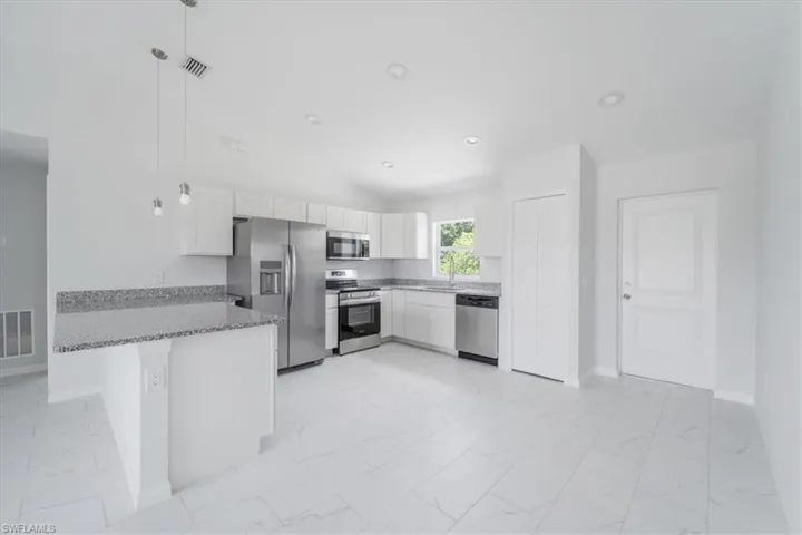 8028  Buttercup  CIR, Labelle, FL 33935