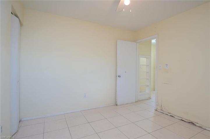 Third Guest Bedroom....light and bright.