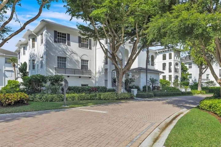 765  Bentwater  CIR, Naples, FL 34108