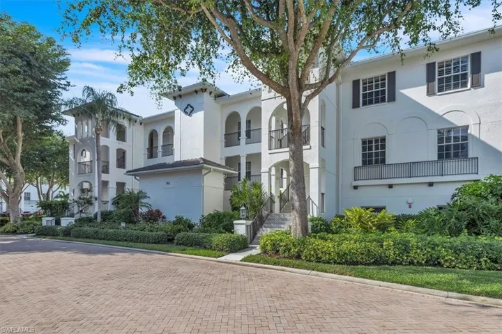 765  Bentwater  CIR, Naples, FL 34108