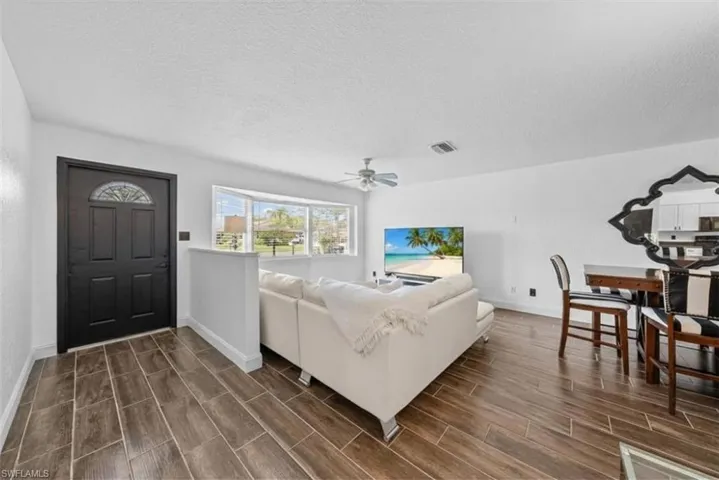 4027  Mindi  AVE, Naples, FL 34112