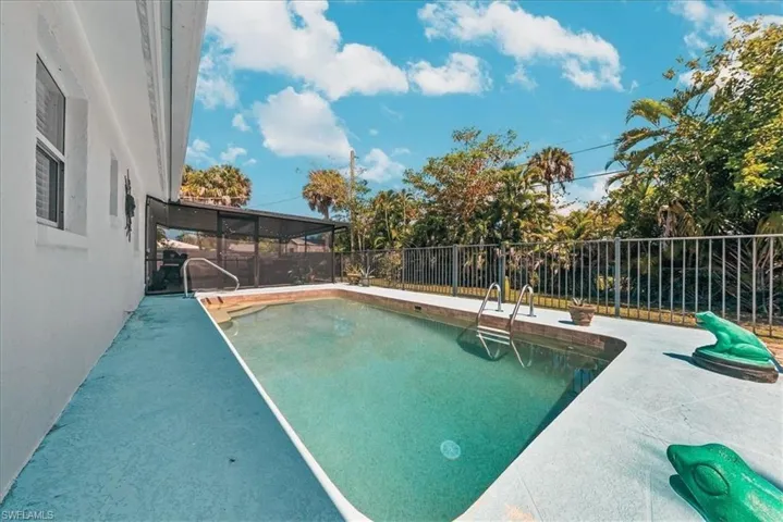 4027  Mindi  AVE, Naples, FL 34112