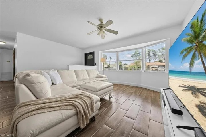 4027  Mindi  AVE, Naples, FL 34112