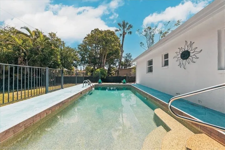 4027  Mindi  AVE, Naples, FL 34112
