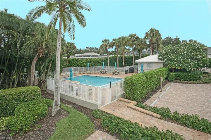5895  Chanteclair  DR, Naples, FL 34108