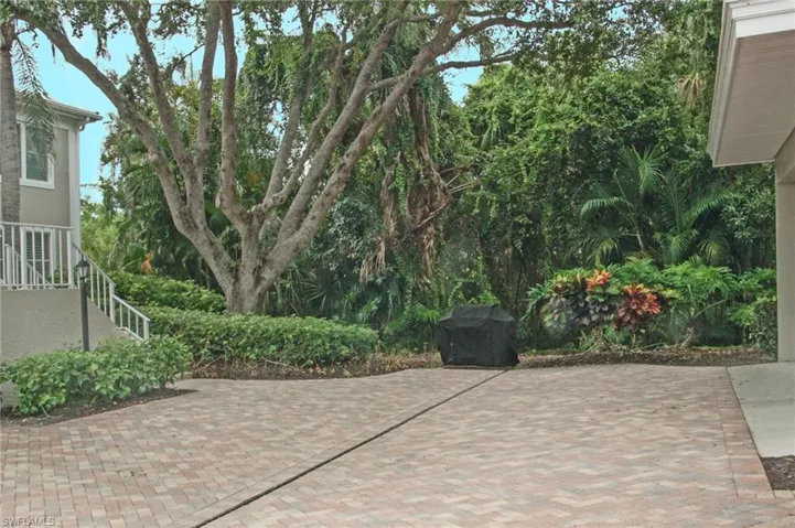5895  Chanteclair  DR, Naples, FL 34108