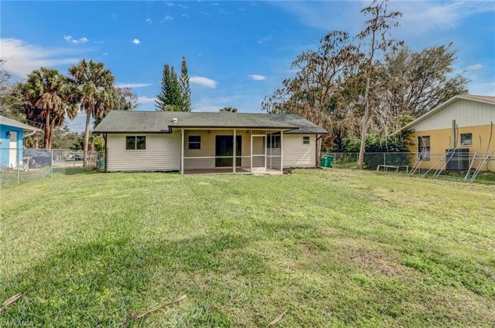 1031  19th SW ST, NAPLES, FL 34117