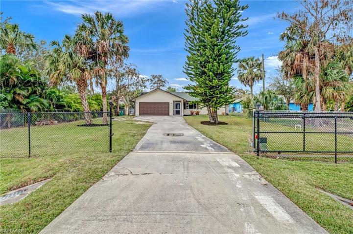 1031  19th SW ST, NAPLES, FL 34117