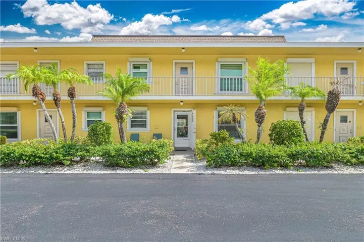 351 Charlemagne Blvd 105a, Naples, Florida 34112
