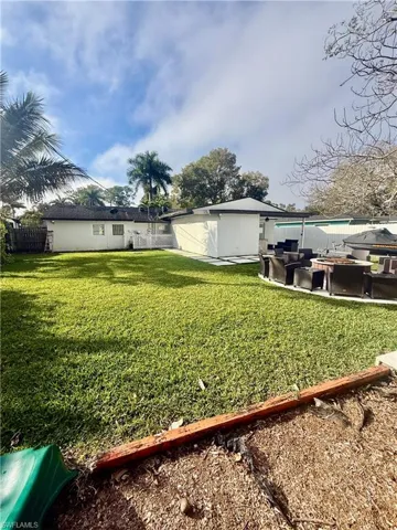 733  Pine Cone  LN, Naples, FL 34104