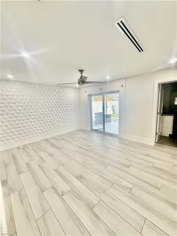 733  Pine Cone  LN, Naples, FL 34104