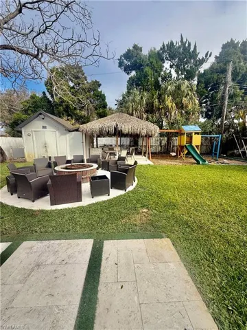 733  Pine Cone  LN, Naples, FL 34104