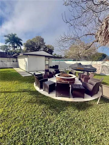 733  Pine Cone  LN, Naples, FL 34104