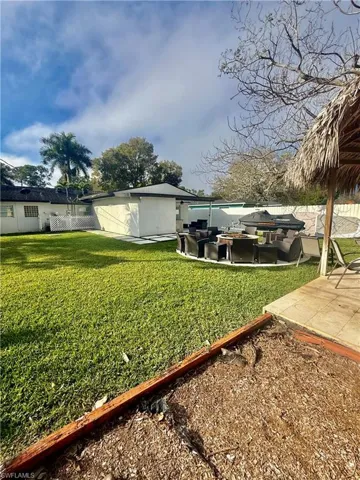 733  Pine Cone  LN, Naples, FL 34104