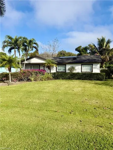 733  Pine Cone  LN, Naples, FL 34104