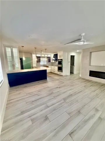 733  Pine Cone  LN, Naples, FL 34104