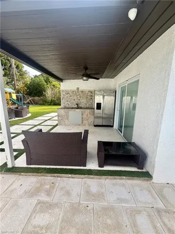733  Pine Cone  LN, Naples, FL 34104
