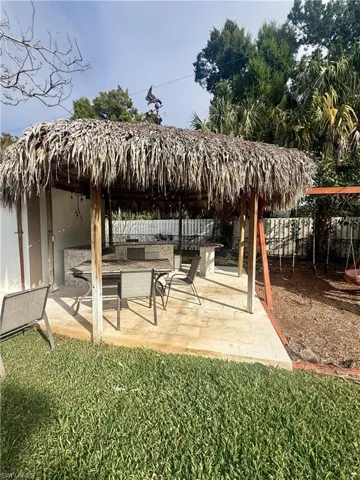 733  Pine Cone  LN, Naples, FL 34104