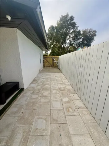733  Pine Cone  LN, Naples, FL 34104