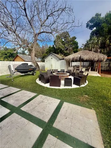 733  Pine Cone  LN, Naples, FL 34104