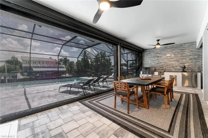 Sunroom with ceiling fan