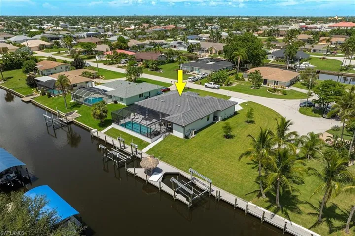 Birds eye view of property