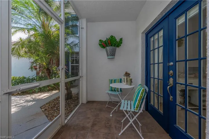 Front screened porch area
