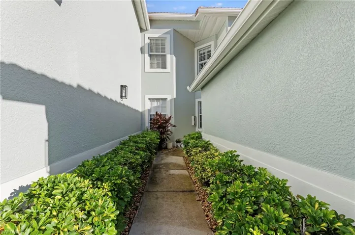 1285 Sweetwater Cv 2106, Naples, Florida 34110