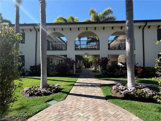 960  7th S ST, Naples, FL 34102
