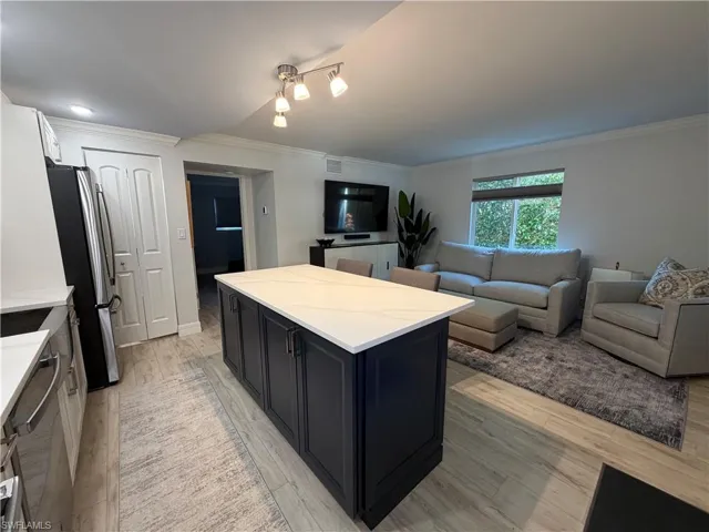 960  7th S ST, Naples, FL 34102
