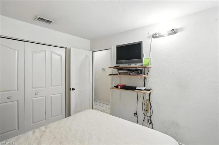 880  4th SE ST, Naples, FL 34117