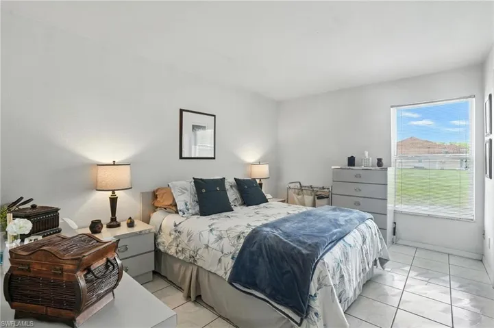 880  4th SE ST, Naples, FL 34117