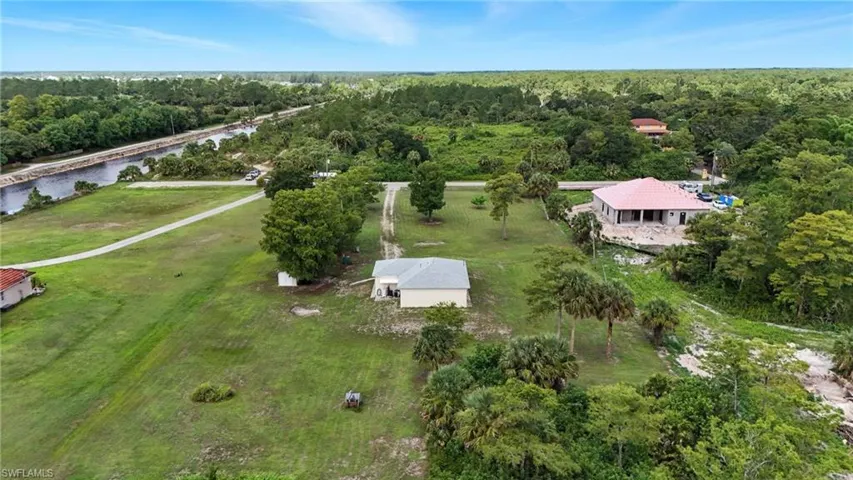 880  4th SE ST, Naples, FL 34117