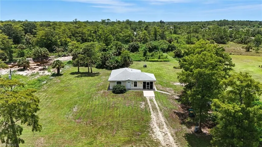 880  4th SE ST, Naples, FL 34117