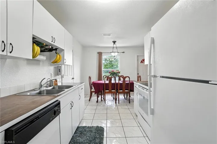 880  4th SE ST, Naples, FL 34117