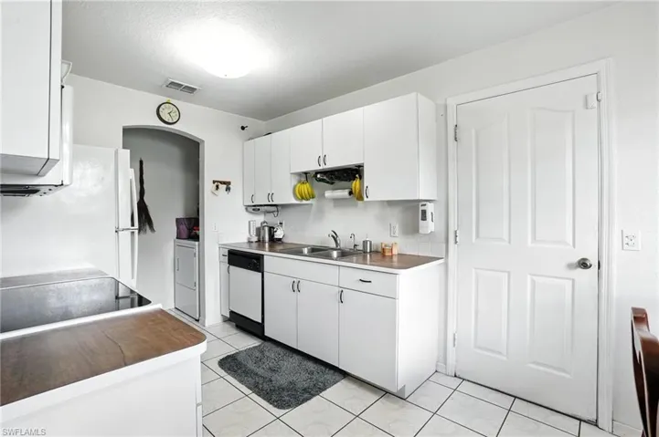 880  4th SE ST, Naples, FL 34117