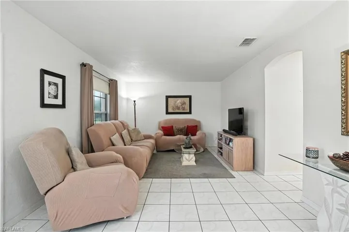 880  4th SE ST, Naples, FL 34117