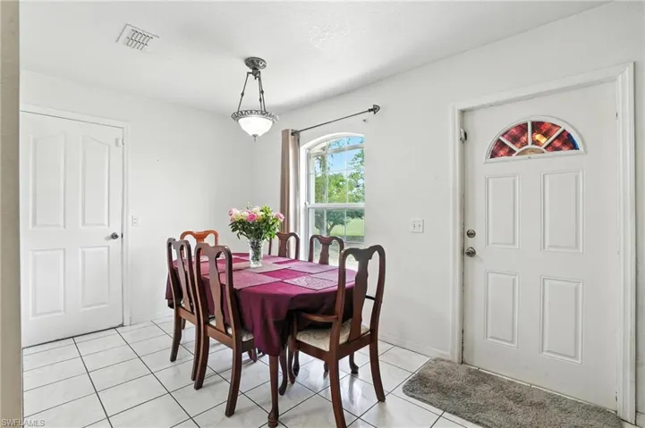 880  4th SE ST, Naples, FL 34117