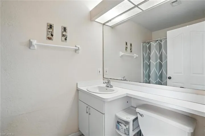 880  4th SE ST, Naples, FL 34117